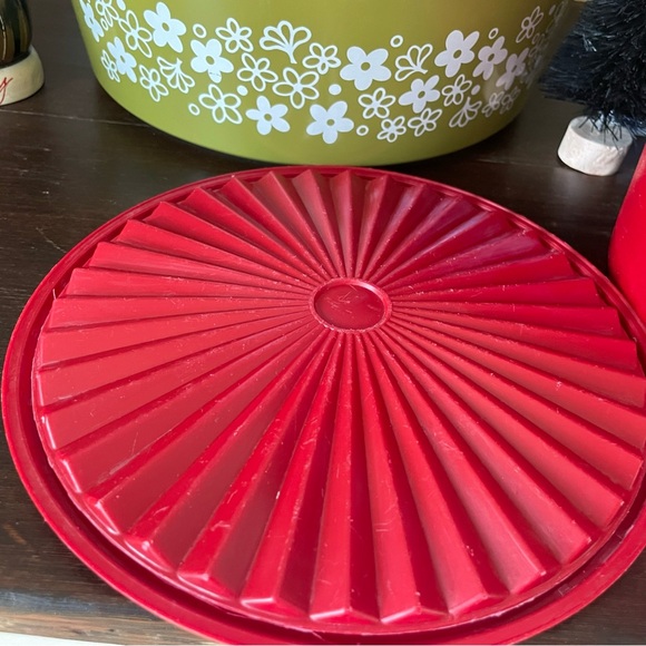 Vintage Retro Red Tupperware Tulip Quilt Servalier Canister❤️🍪 - Picture 4 of 10